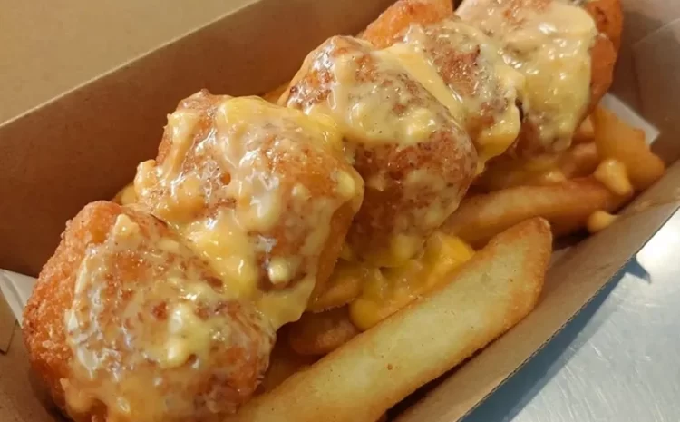  Mac & Cheese Bites with chips and cheese sauce